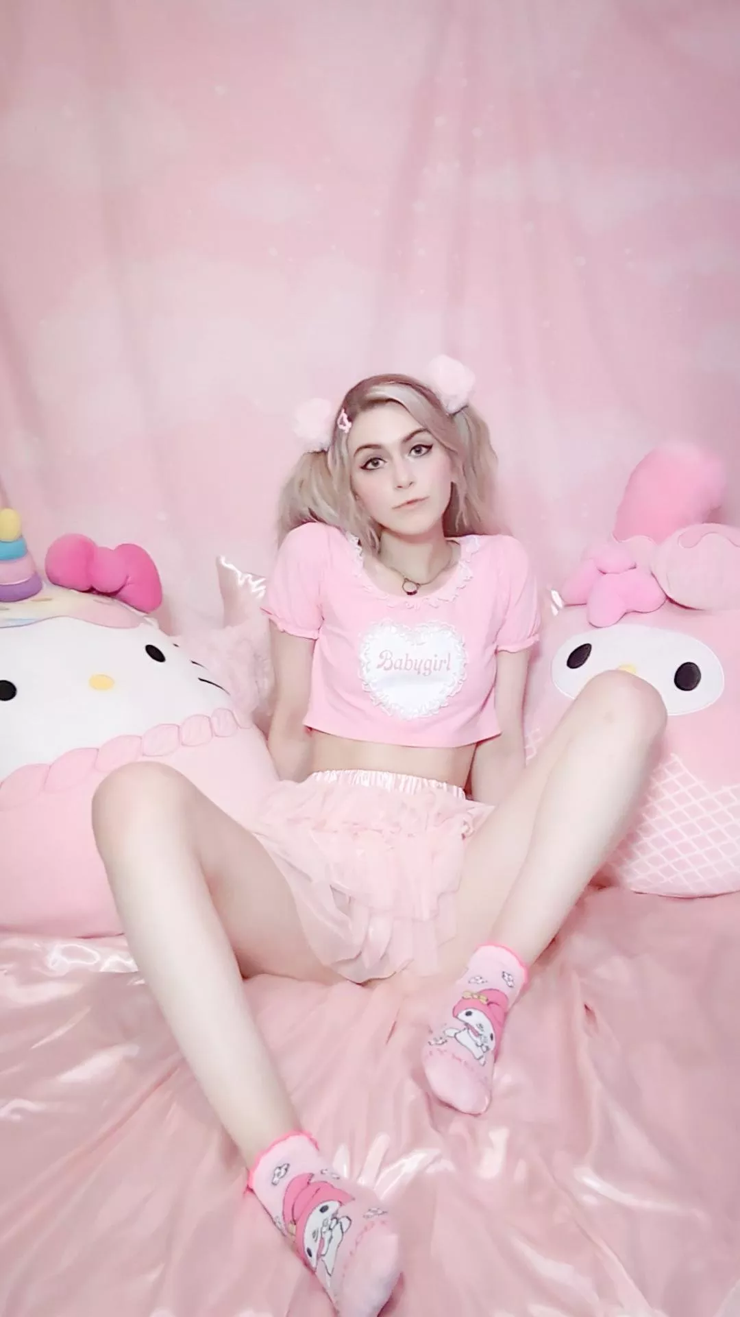 I hope you like my little pale legs:)