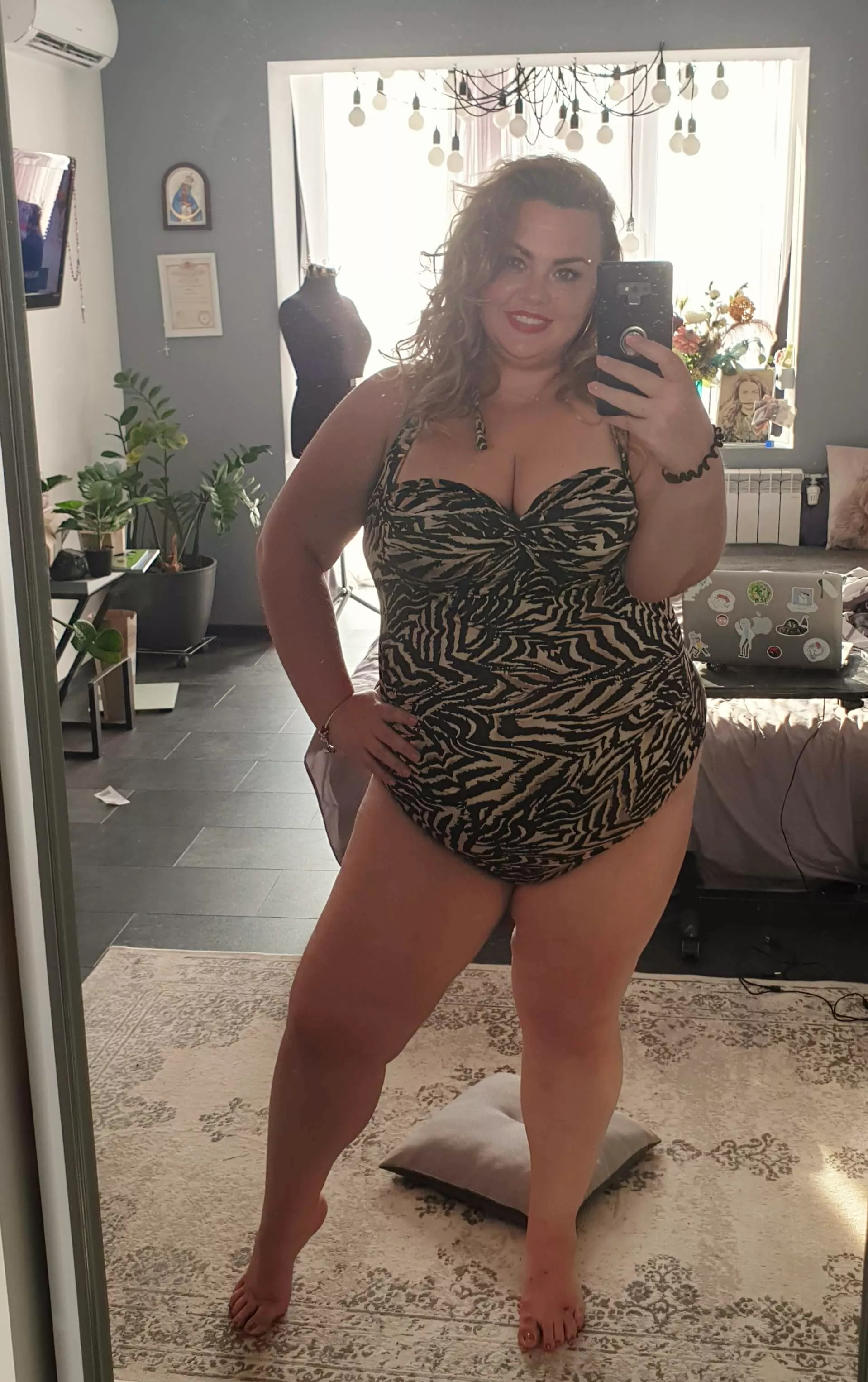 I hope you ❤ me and my curvy body💦 more than my ex😈