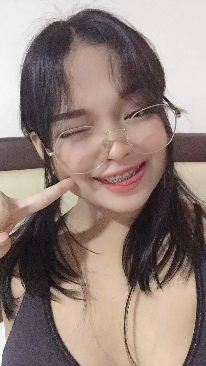 I hope your week goes well! Here's some cheeky pic for you~