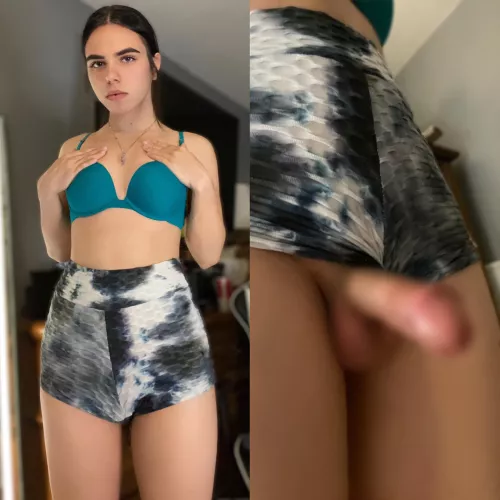 I just got back from the gym! Wanna suck my cock? 🍆💦