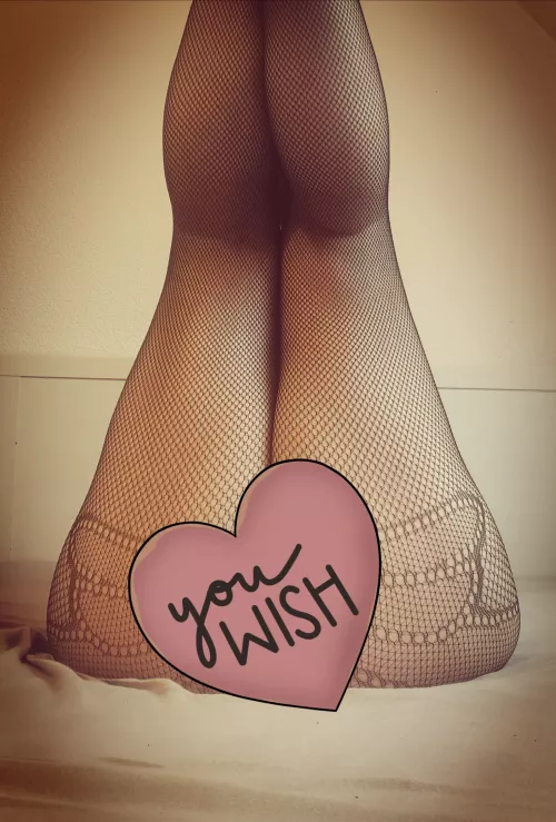 I just love my butt and legs in fishnets 🖤