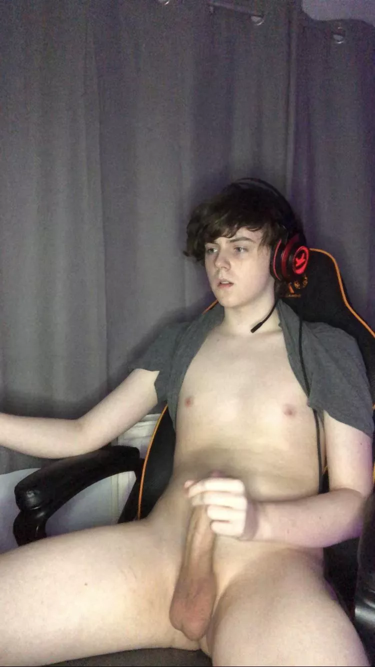 I keep fuckin losing at valorant so ima just wank instead 😩