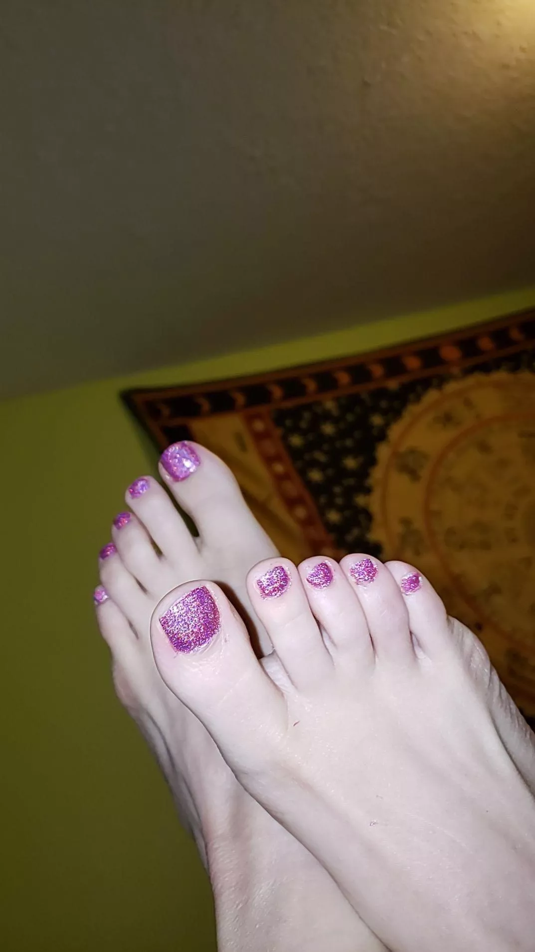 I know you just want to lick and suck my perfect beautiful feet, open up!