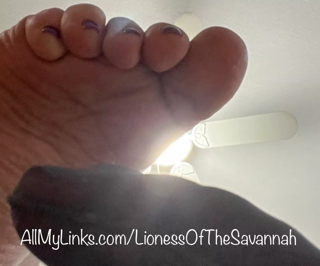 I know you want my dainty little feet ALL over you! 😋😉😜😏 (F)