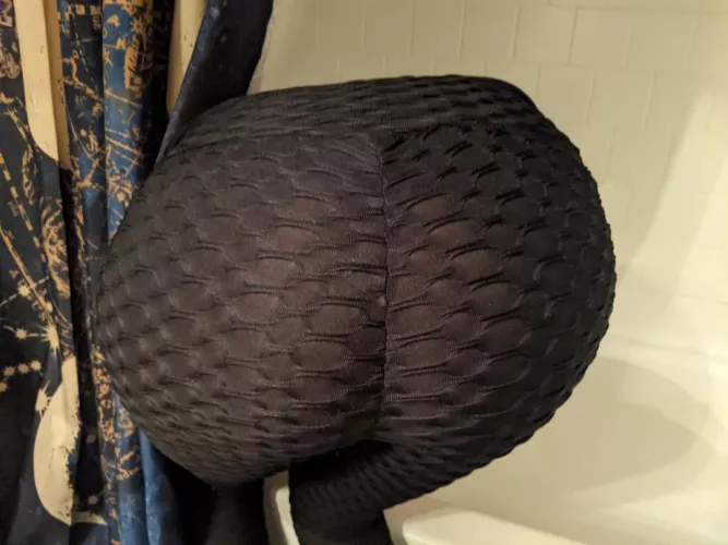 i look like a pair of legs with no upper body 🤣