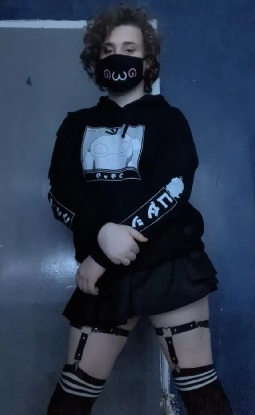 I love an oversized hoodie :3 ❤️