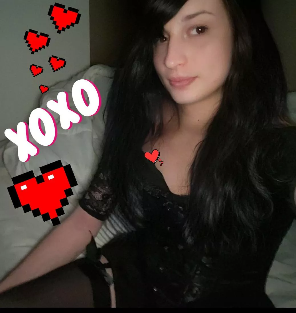 I love being a sissy. I feel so good when I do my makeup and dress up. Permanent chastity.