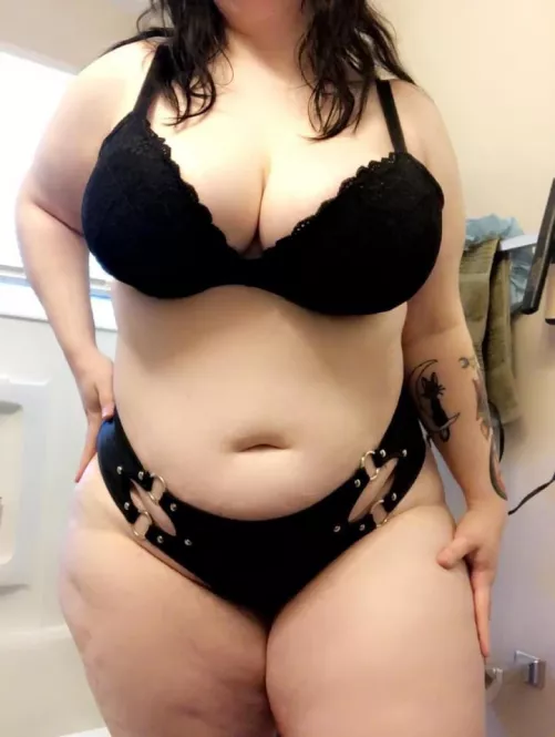 I love being called a whale by insecure people 😂 I gotta say I personally think I don’t look too shabby for 255lbs