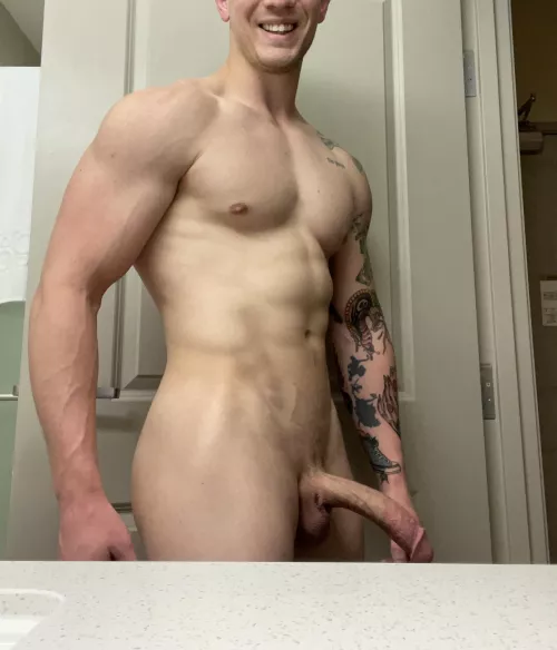 I love being naked and playing with my ass for others to see 😉