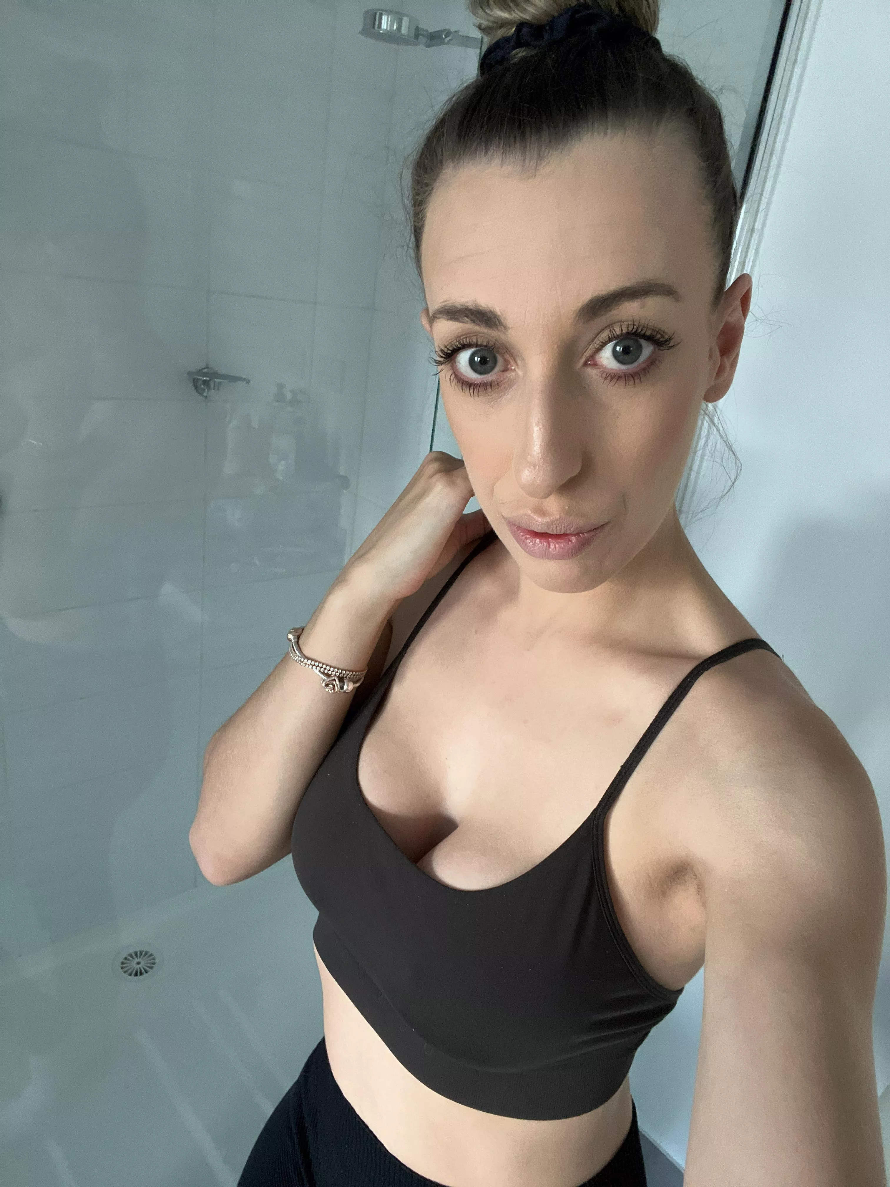 I love going braless perk city 😍