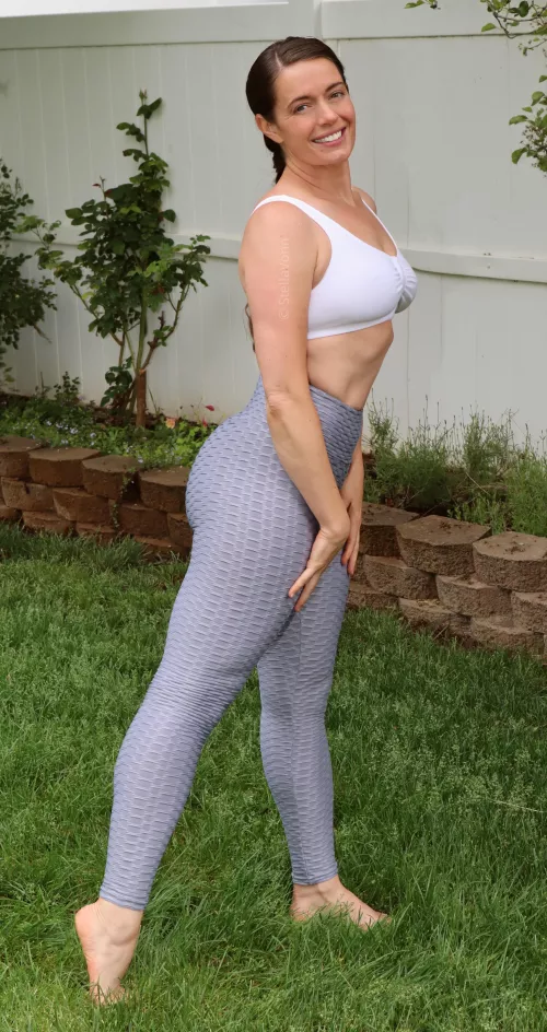 I love me in yoga pants, do you love me in yoga pants too?