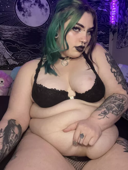 i love my big growing belly 🥰