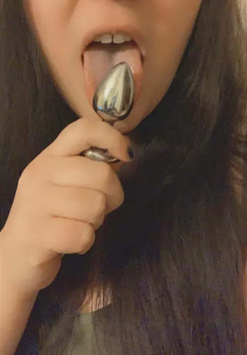 I love my butt plug 🥵