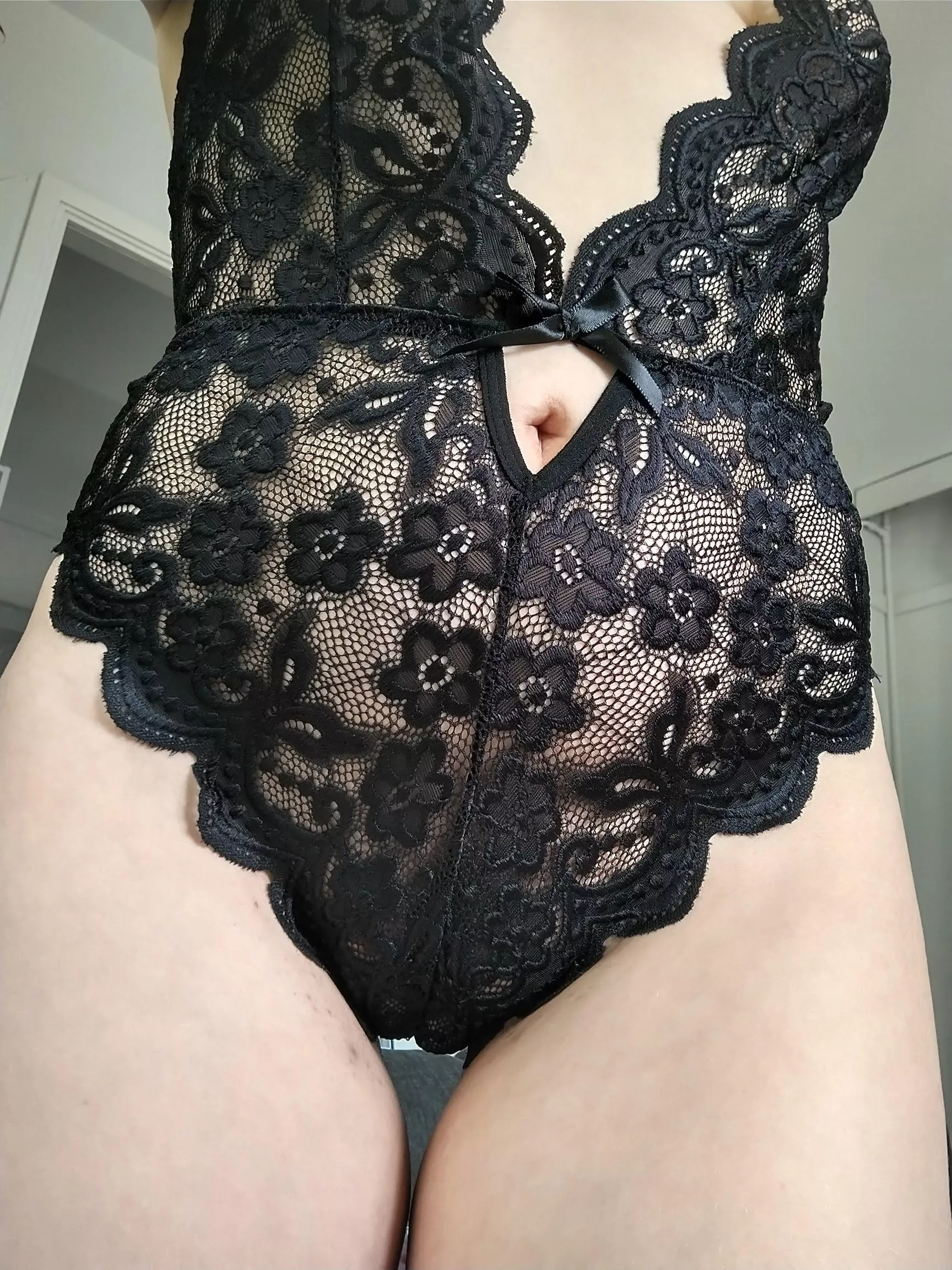 I love my lil button just peeking through that whole 🥰