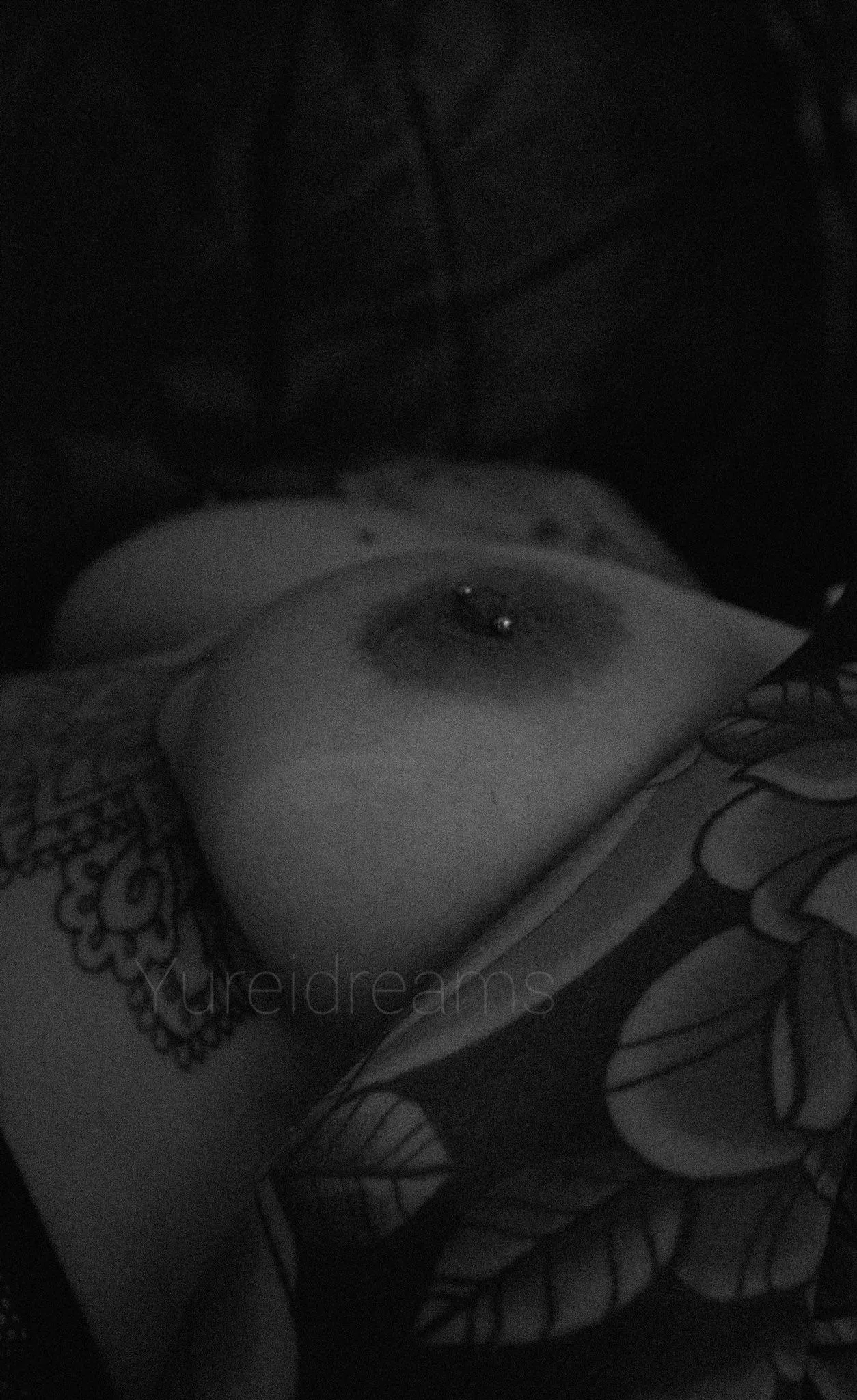 I love my pierced nipples, they make them so sensitive 😏