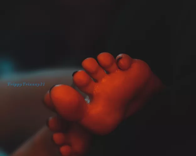 I love my toes being sucked . 😋☀️