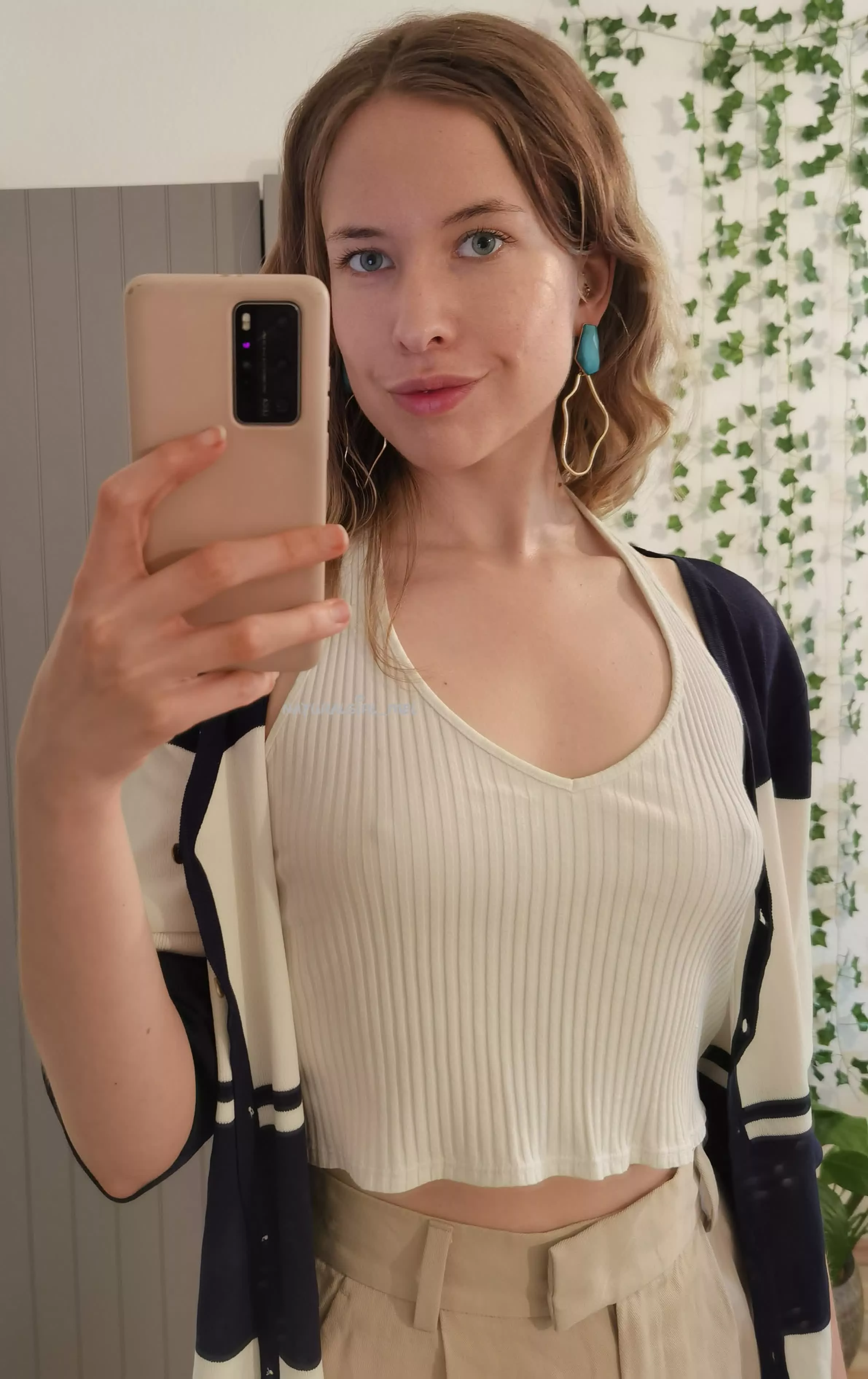 I love to provoke without a bra outside 😜 [F]