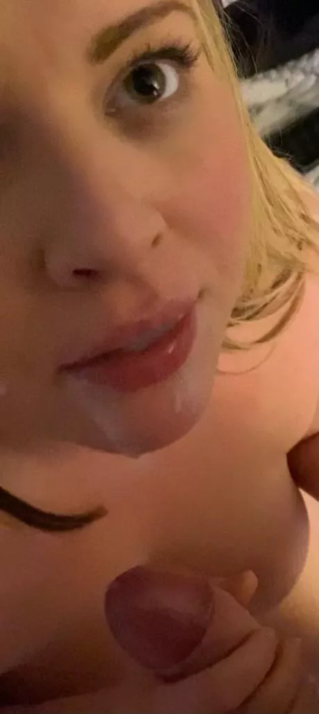 I love warm cum in my mouth💦😈 come tell me where you want to cum on my only fans my link is in the comments💋