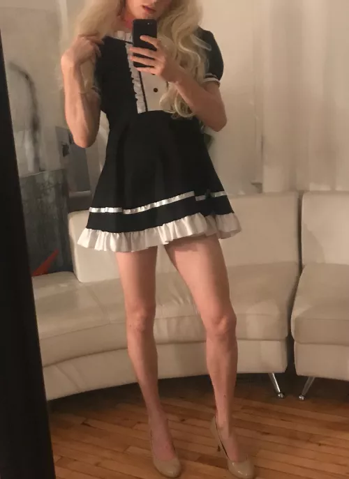 I might be over 6' tall in heels, but I'm a lot shorter on my knees... 💁🏼‍♀️