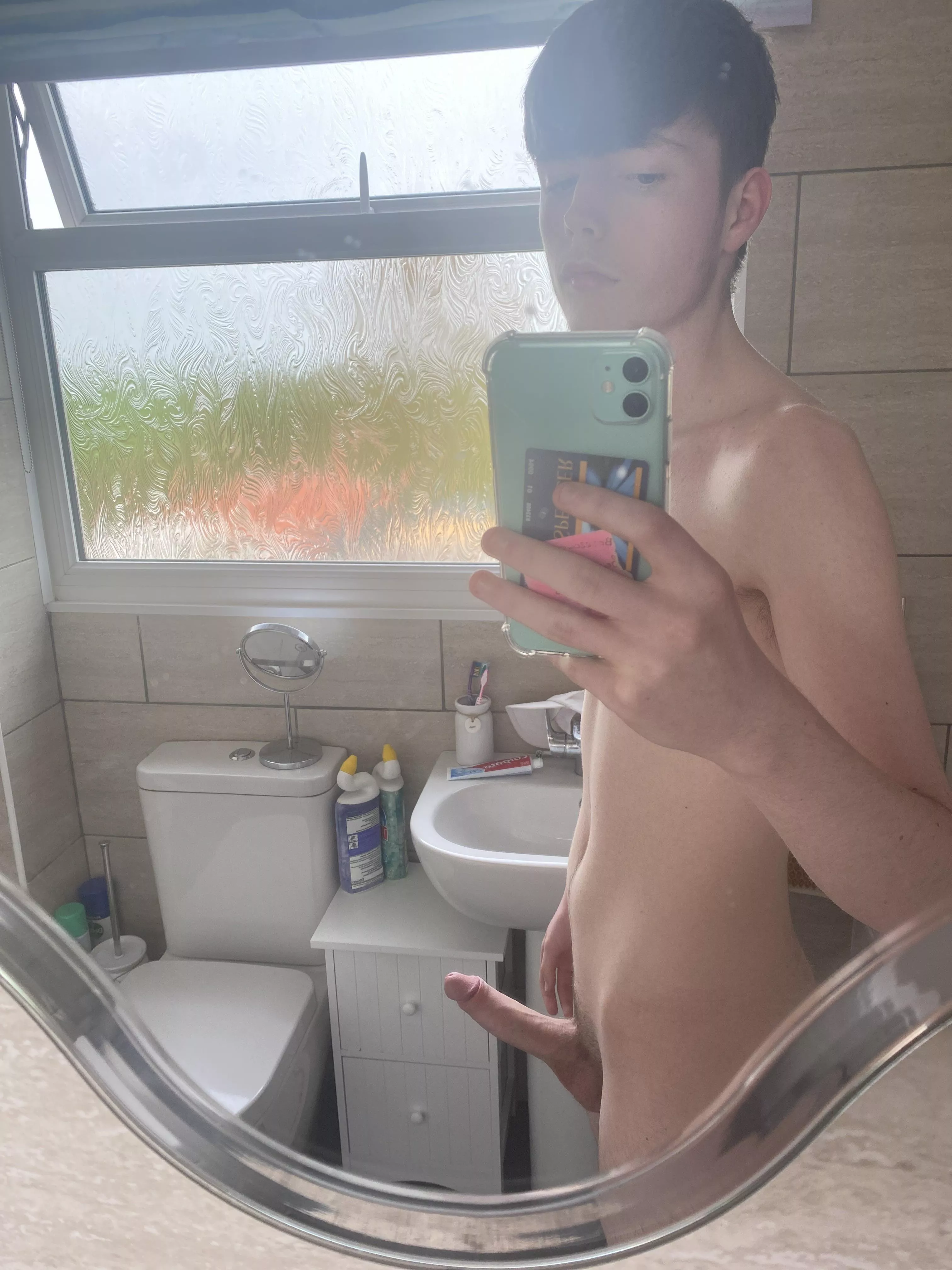 I need a fuck buddy😫