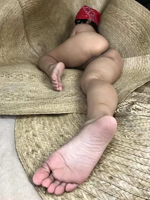 I need a little foot massage, any volunteers here?