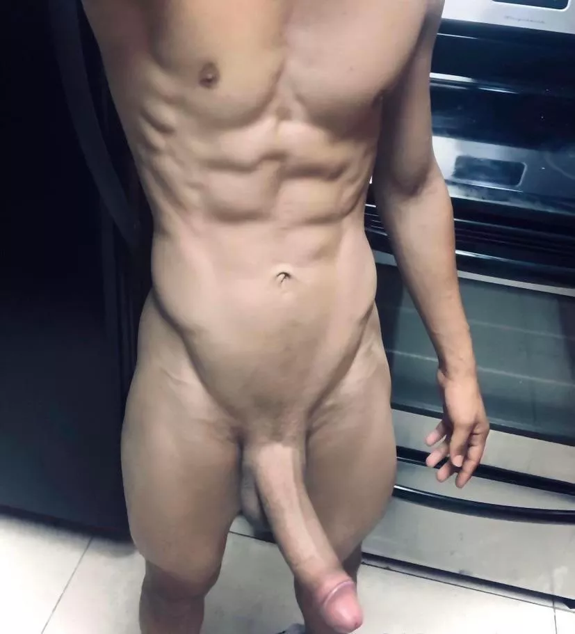 I need someone to worship my 9” monster cock rn 😈🐷🤑 I need someone to worship my 9” monster cock rn 😈🐷🤑
