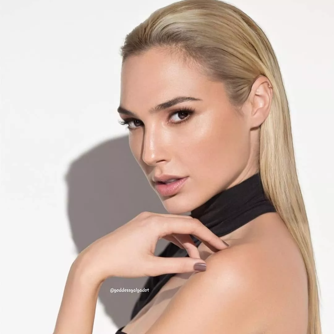 I need to be completely drained for goddess Gal Gadot