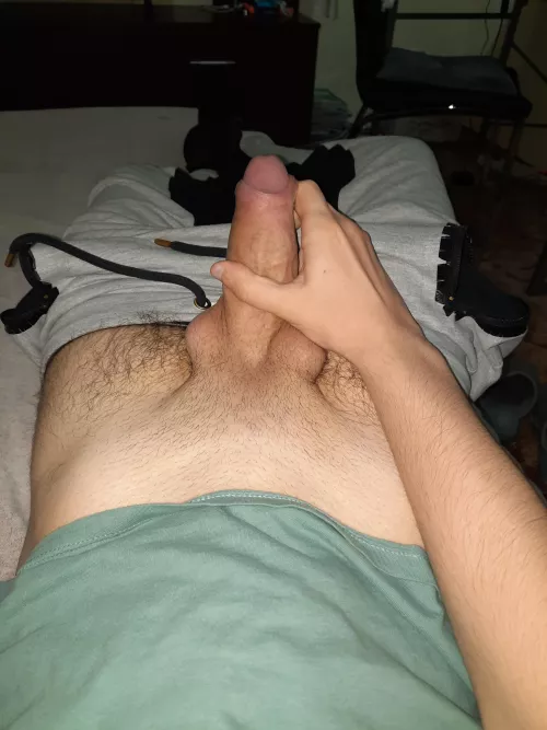 I need to drain my teen fat cock, need some help