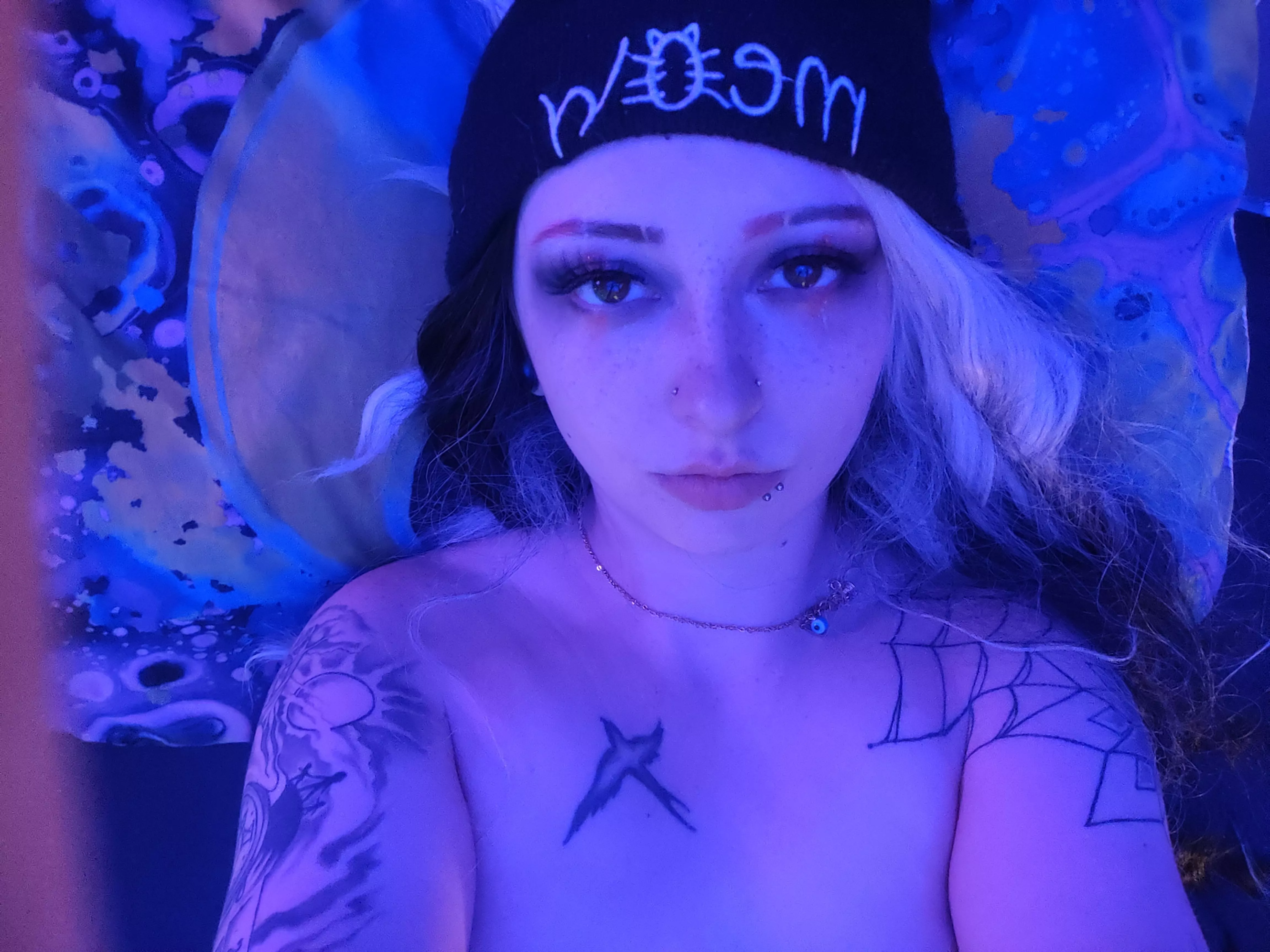 I present to you a tattooed girl 🖤