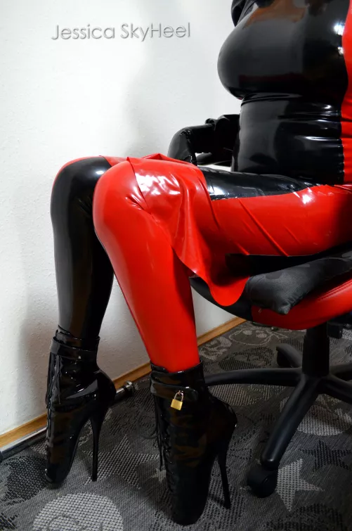 i ❤️ shiny clothes