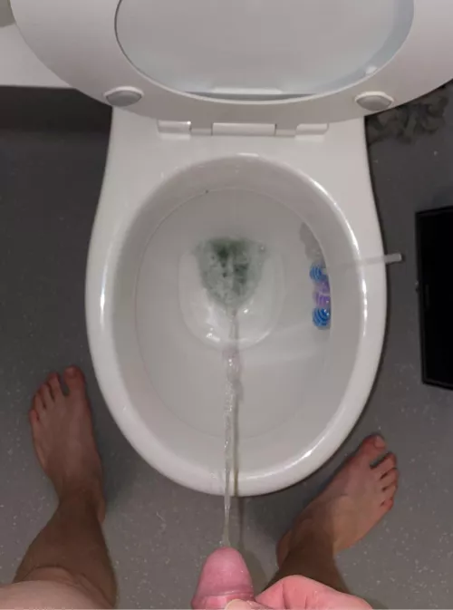 I swear this piss went on forever😶