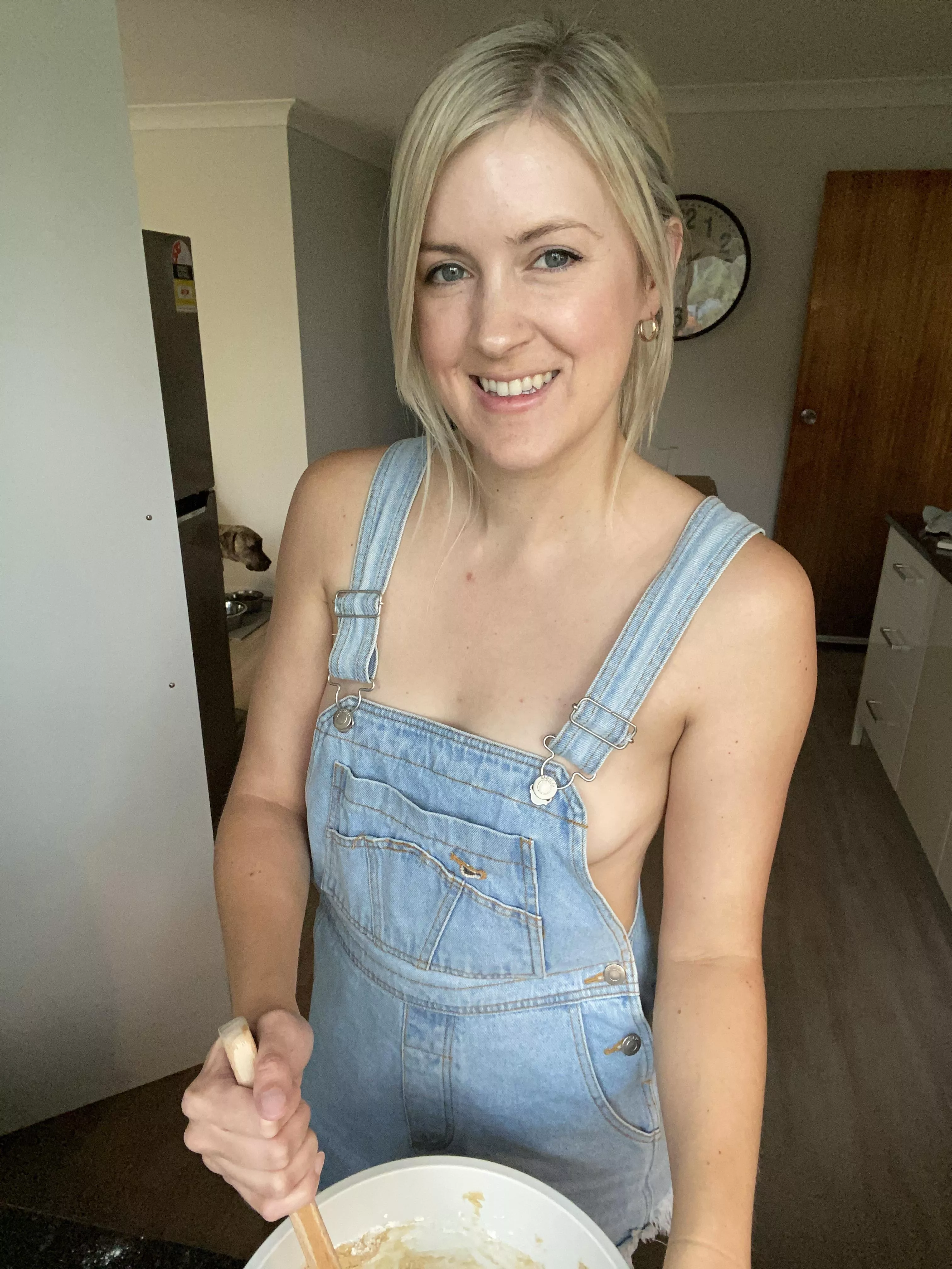 I think all moms bake like this 🧐