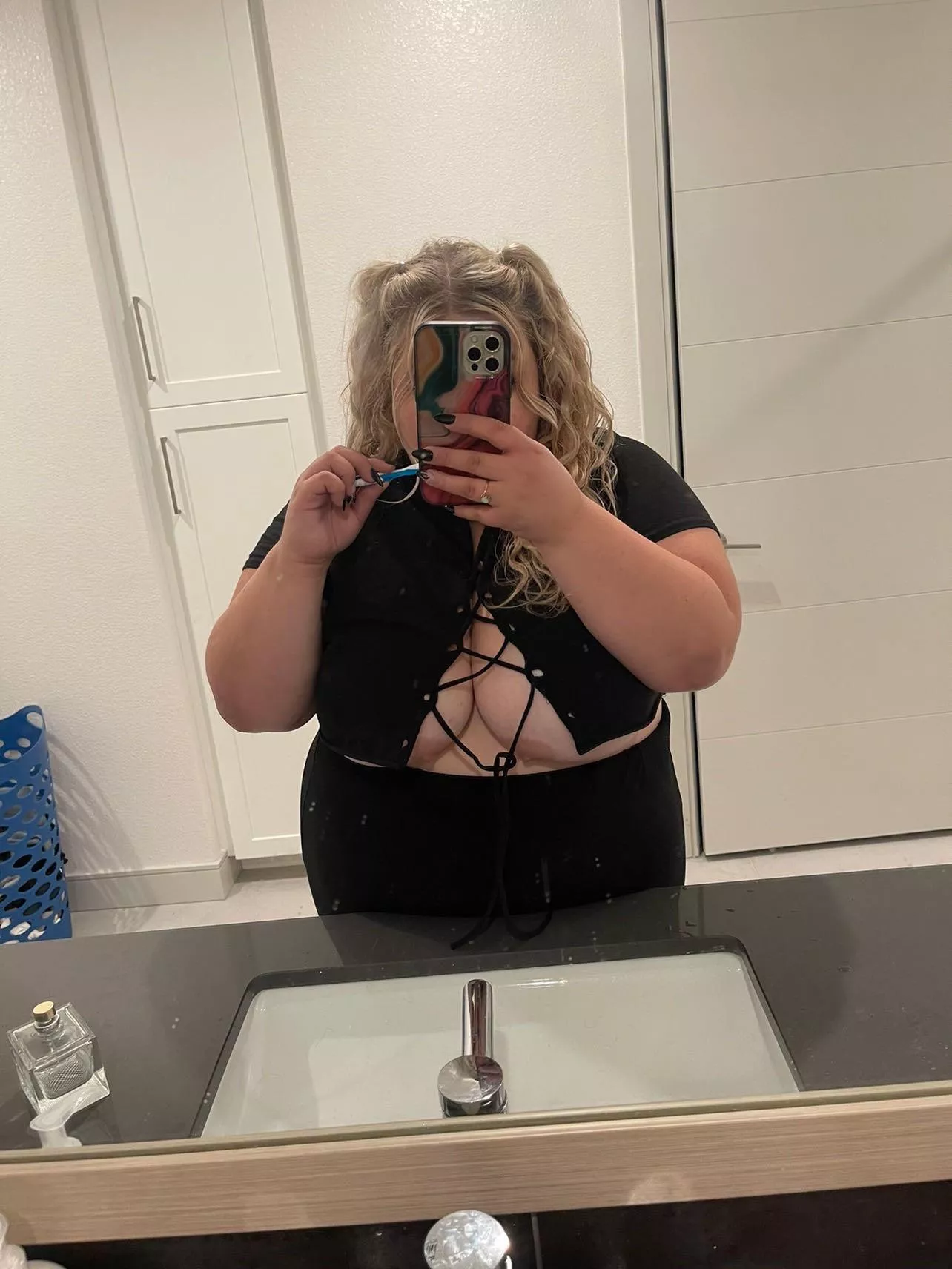 I think I need to fix my shirt 😉