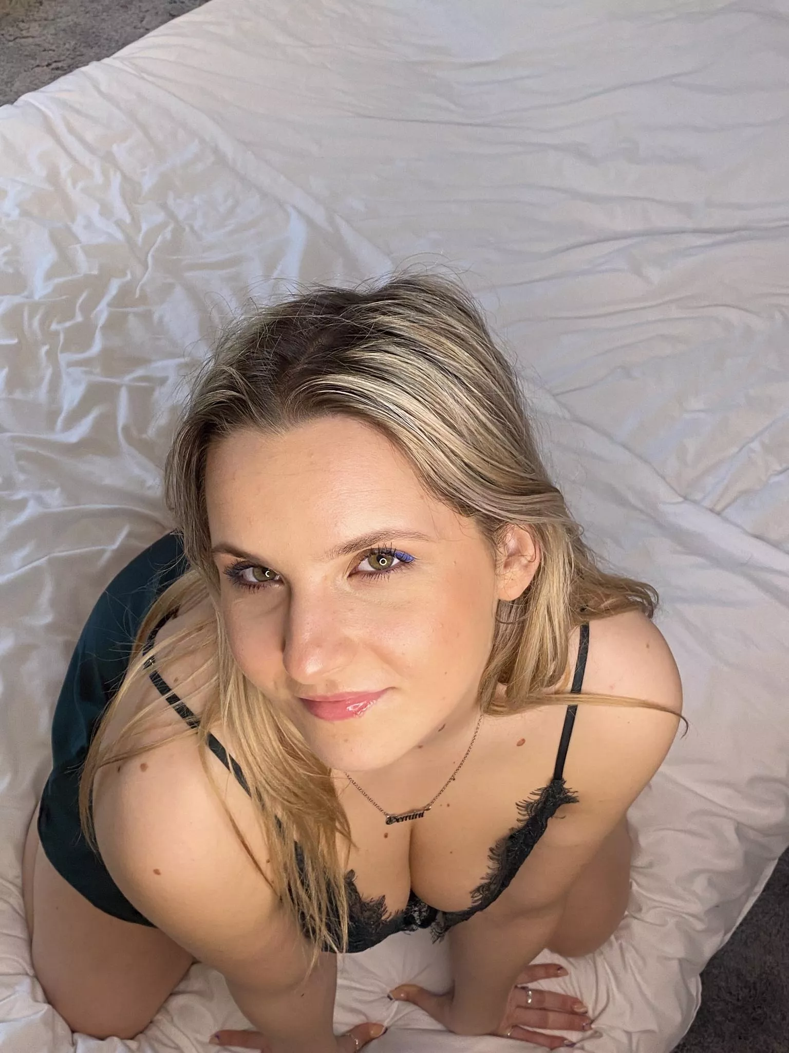 I think I should make my hair super blonde again like barbie☺️