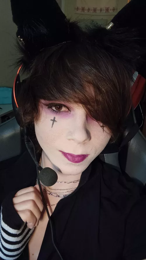 I think it's full moon today, I'm transforming into a cute wolf UwU