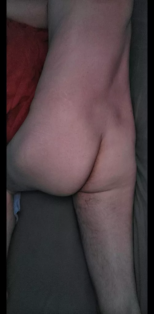 I think my ass looks so smackable here, dont you?