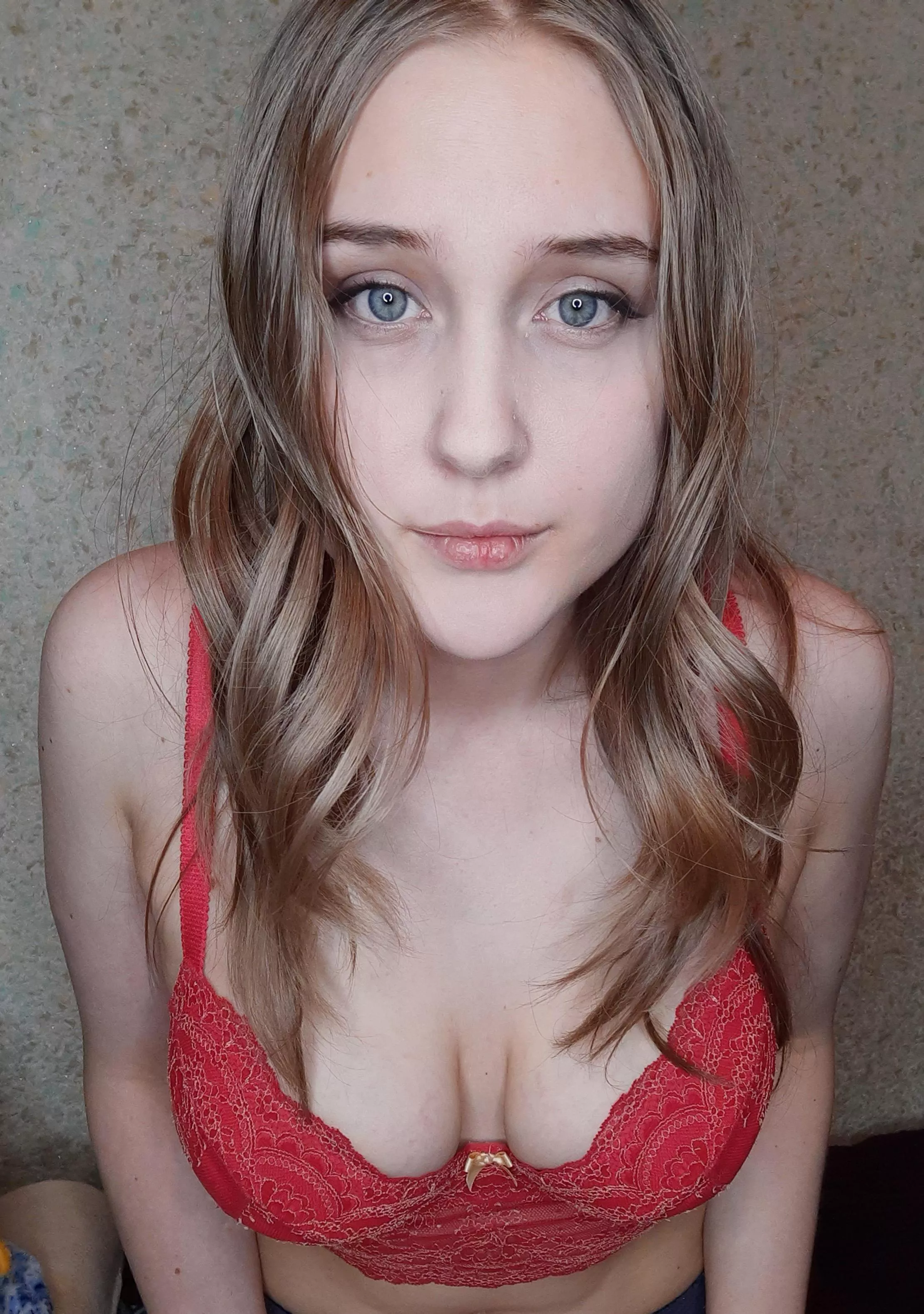 I think red fits me 🍒