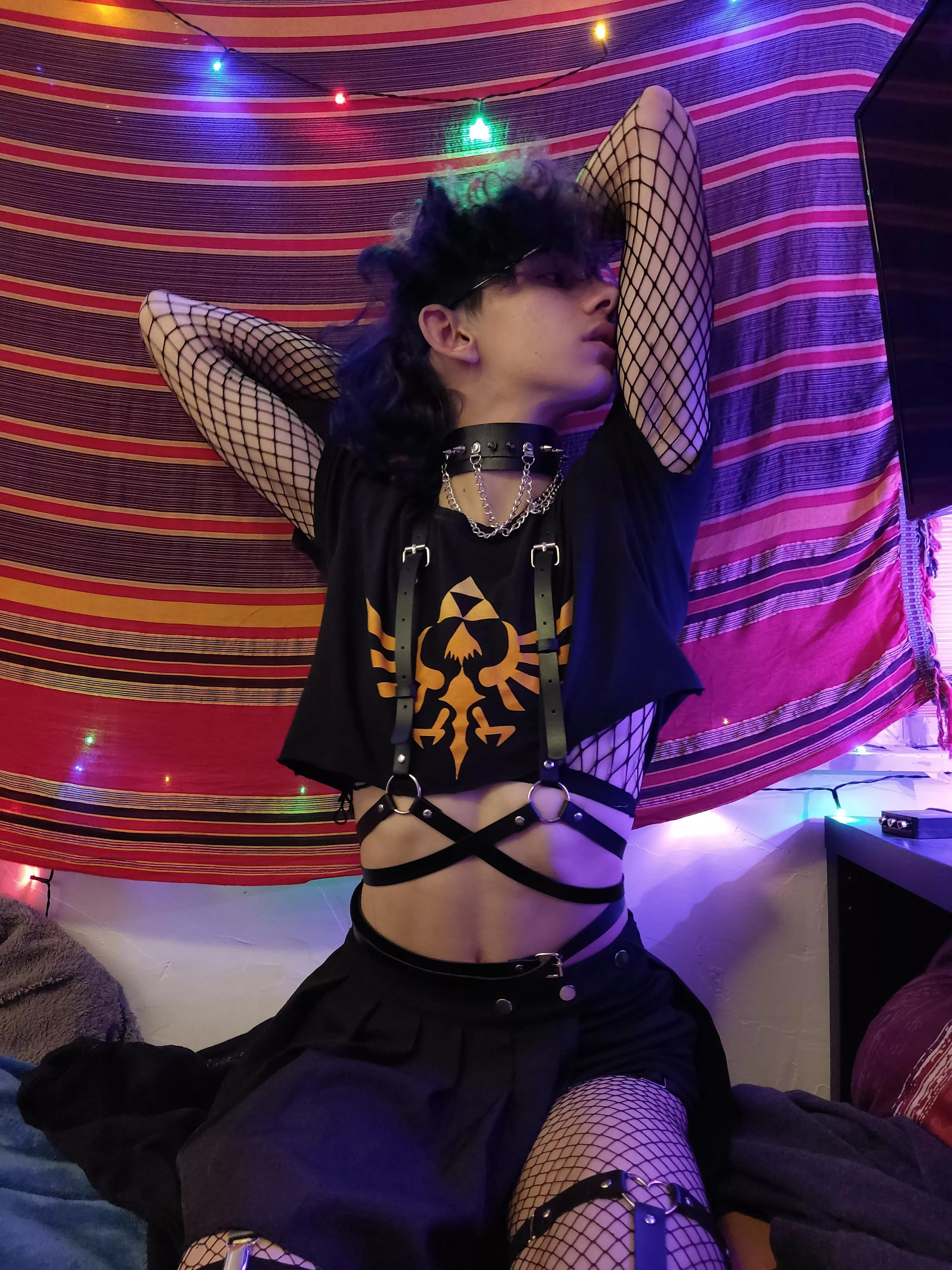 I think the alt look suits me more, than the cute look.