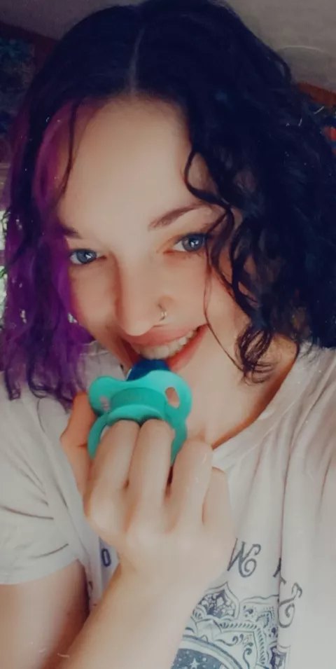 I tooks a shower earlier 😇 and my hair dried super curly 😍 mostly on the black side😒 but still Huzzahhh 🥰😍😘 Felt cootie-patootie🤗😻😽