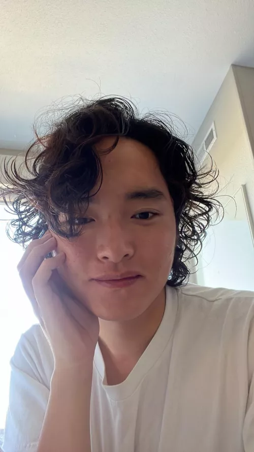 I usually don’t do selfies but I felt cute today! 👋