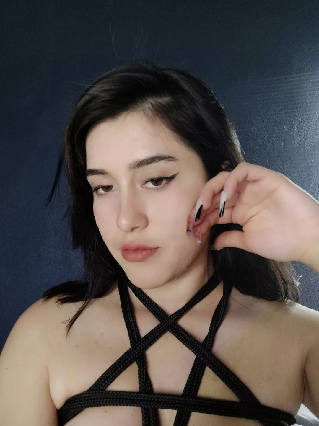 I wanna be your slave 💀💦