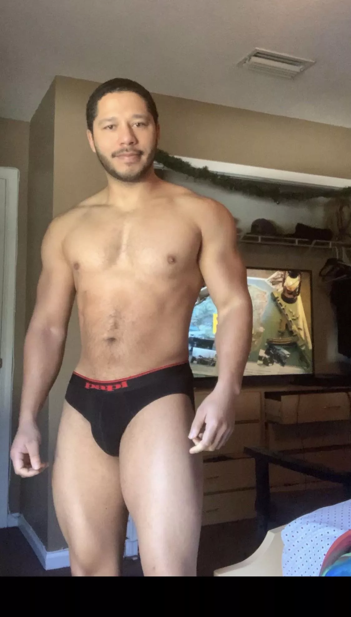 I wanna cum before I play the game..give me a hand, or a hole.