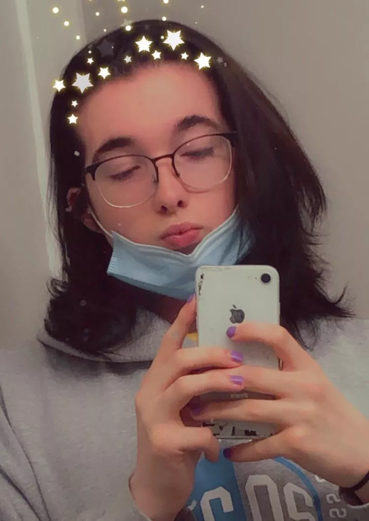 I wanna kiss someone😚