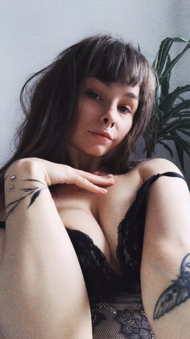 I wanna make you horny and desperate for more 👅♡ if you wanna see me naked, shake my ass and ride cock - sign up to my 0F for ONLY $8 ♡💦