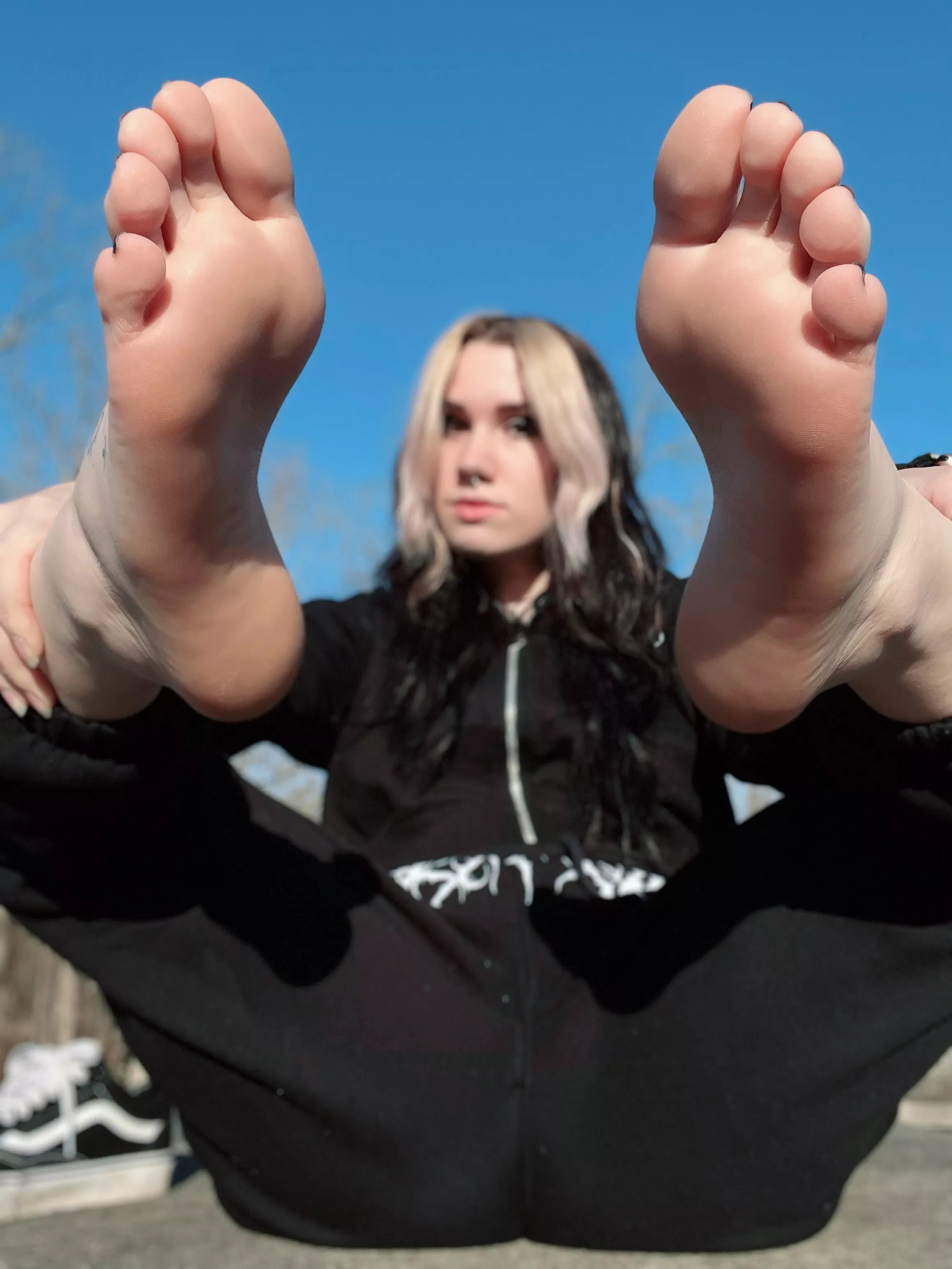 I wanna sandwich you between them