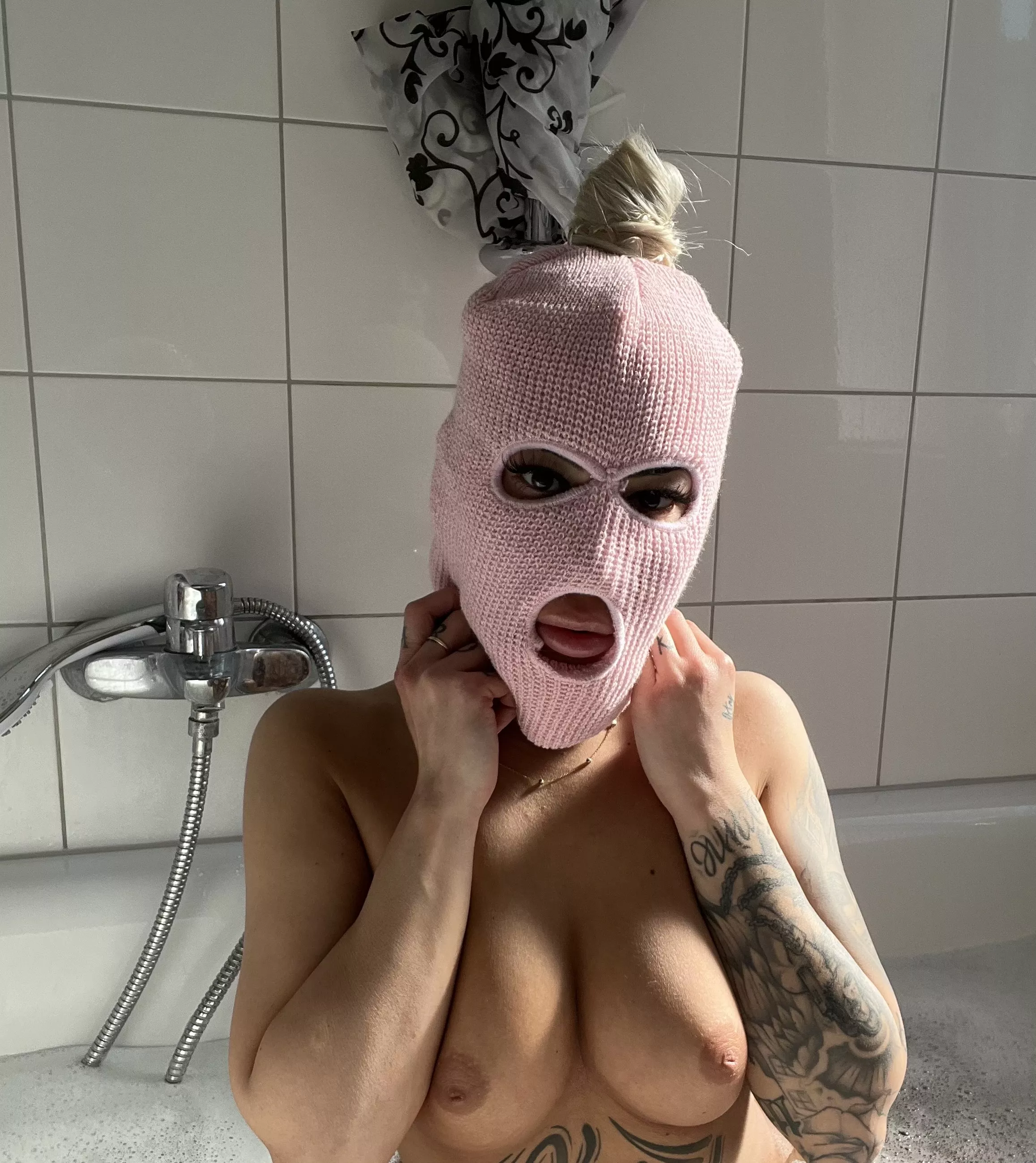 I want it right here, now fill me up.