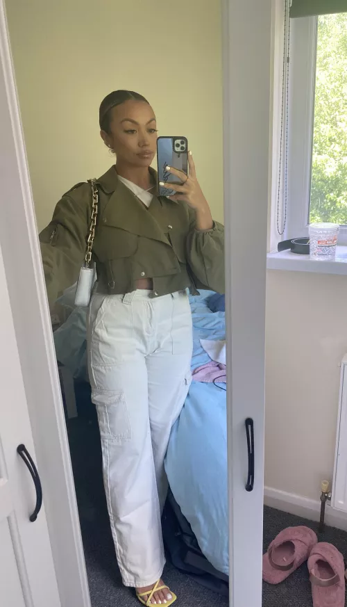 I want somebody to take me on a date 🥺