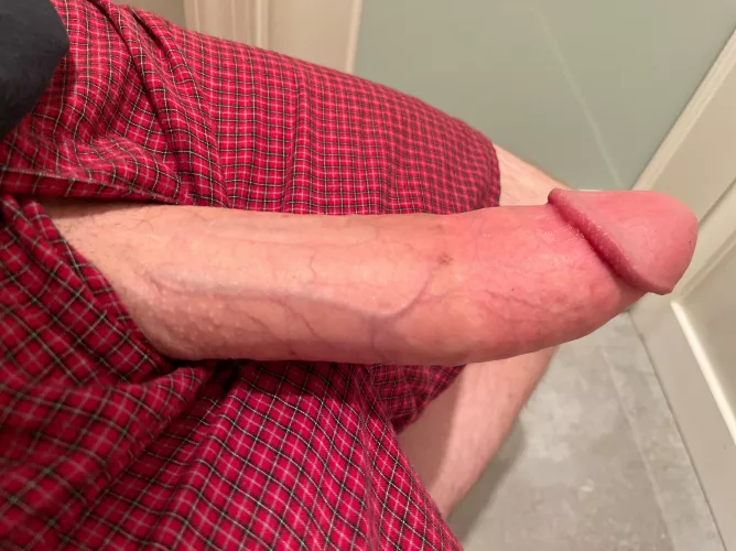 I want to know if my cock made you stop scrolling. Tell me what got your attention.