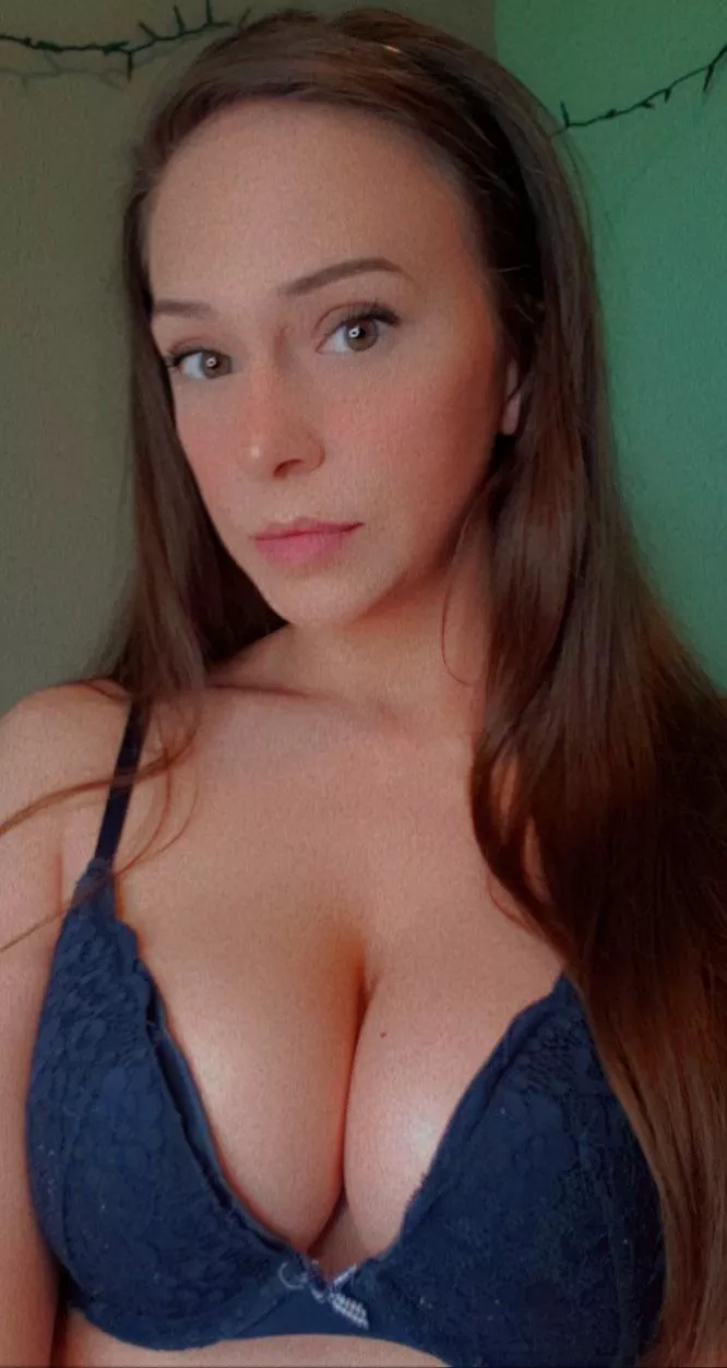 I want to show you so much more 💋😈 cum check out my links for all my favs