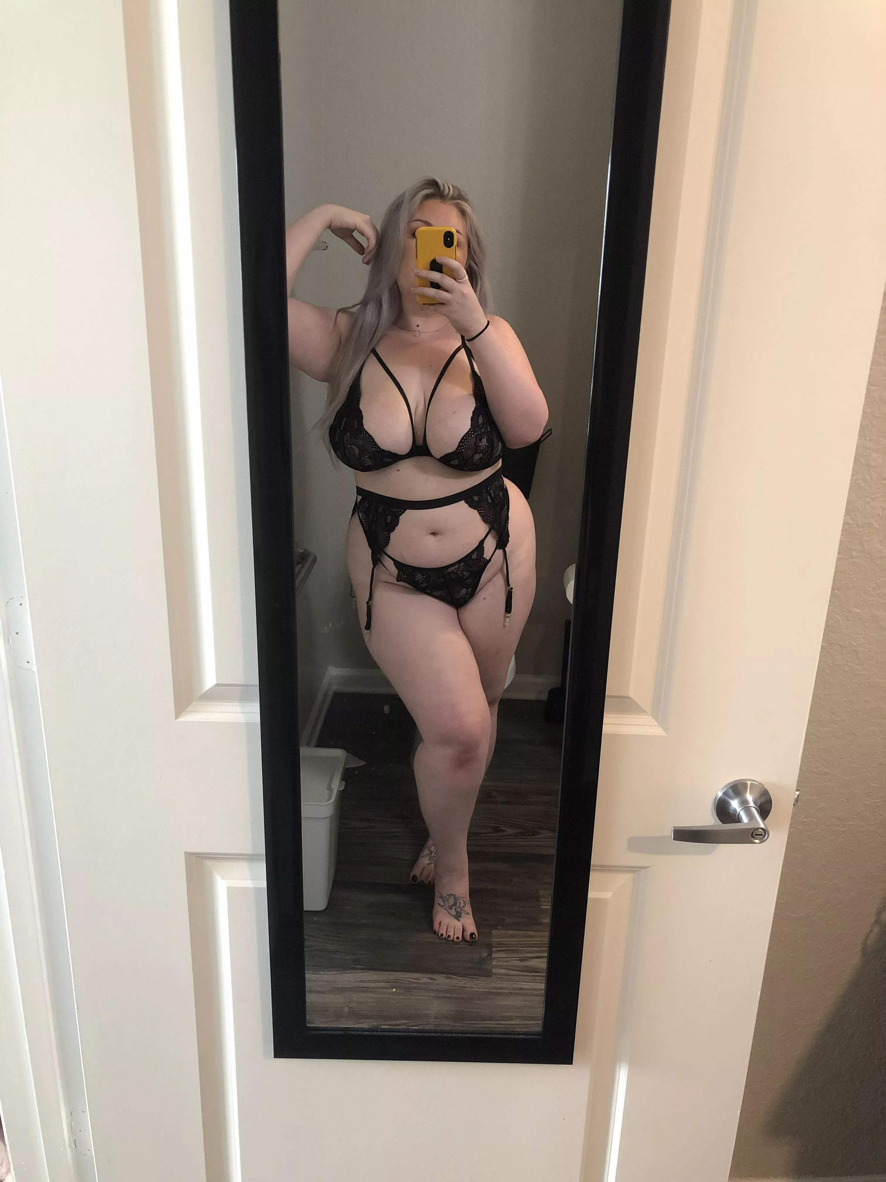 I want you on your knees for me 🖤